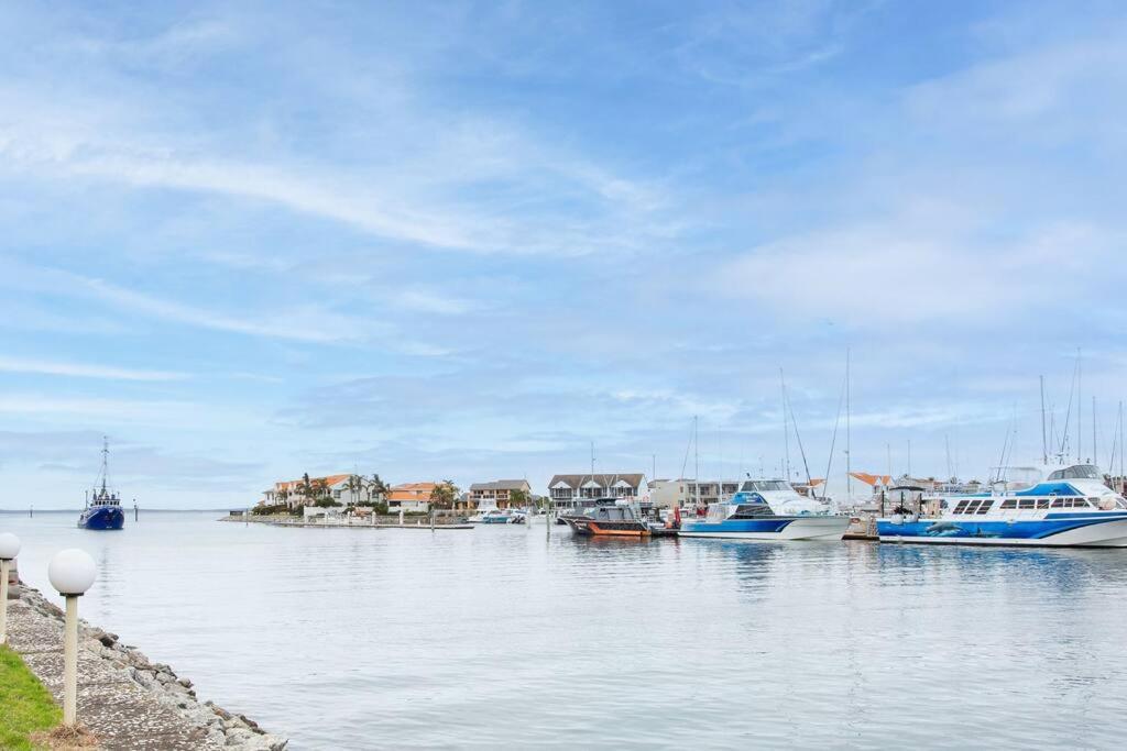 포트링컨 Waterfront Townhouse - Picturesque Marina Views 아파트 외부 사진