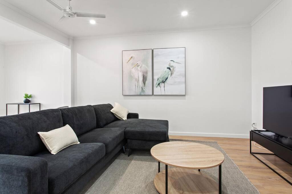 포트링컨 Waterfront Townhouse - Picturesque Marina Views 아파트 외부 사진