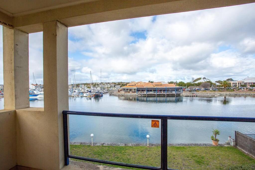 포트링컨 Waterfront Townhouse - Picturesque Marina Views 아파트 외부 사진